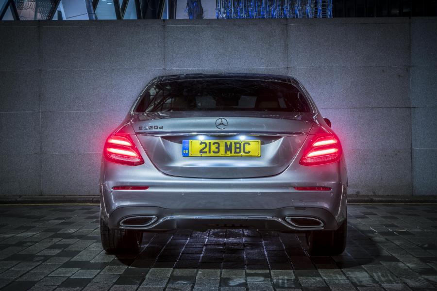  Mercedes-Benz E220 d AMG Line 2016 года  (UK) (фото 10 из 31)